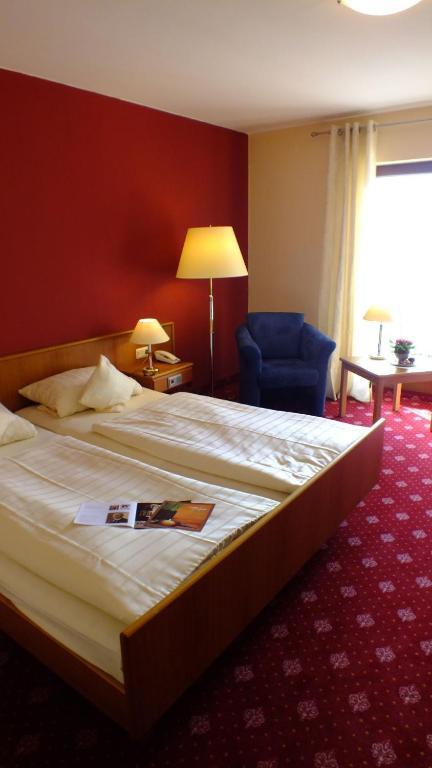 Weinhotel St. Stephanus Целтинген-Рахтиг Стая снимка