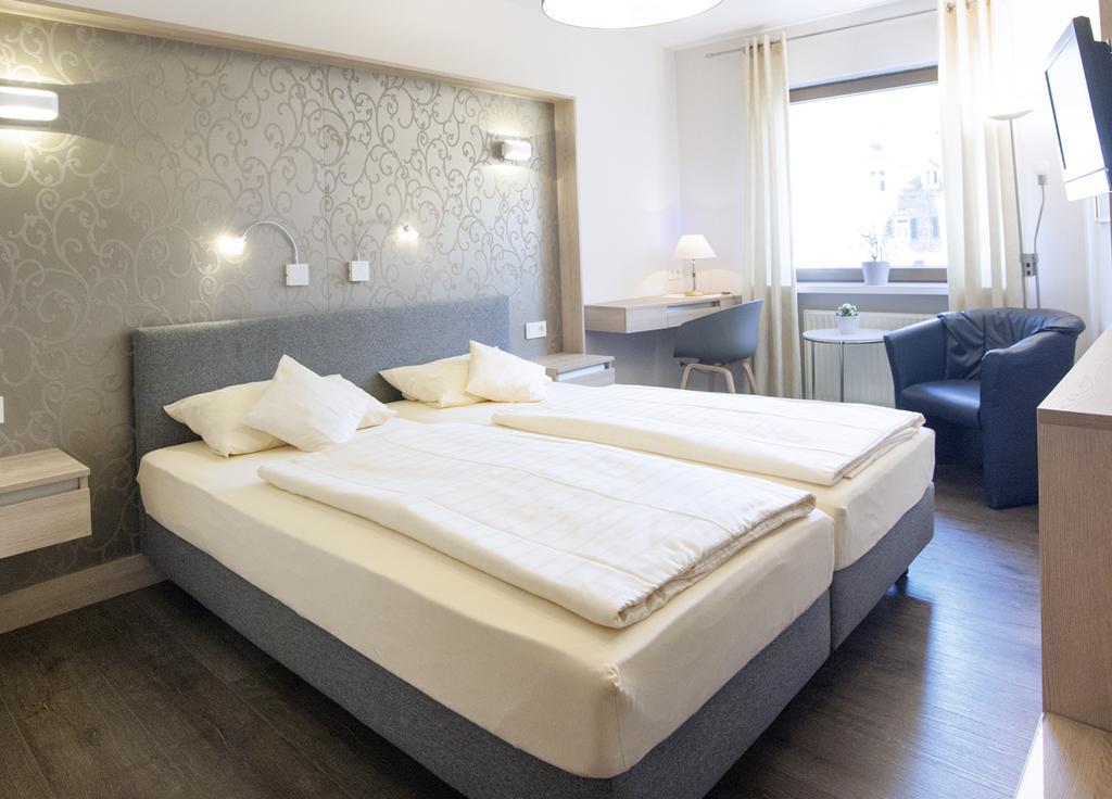 Weinhotel St. Stephanus Целтинген-Рахтиг Екстериор снимка