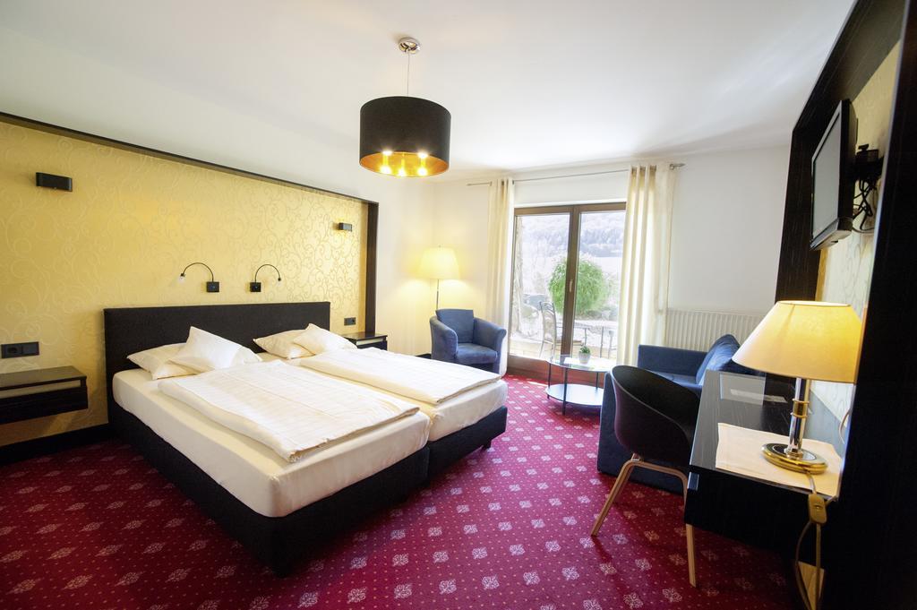 Weinhotel St. Stephanus Целтинген-Рахтиг Екстериор снимка