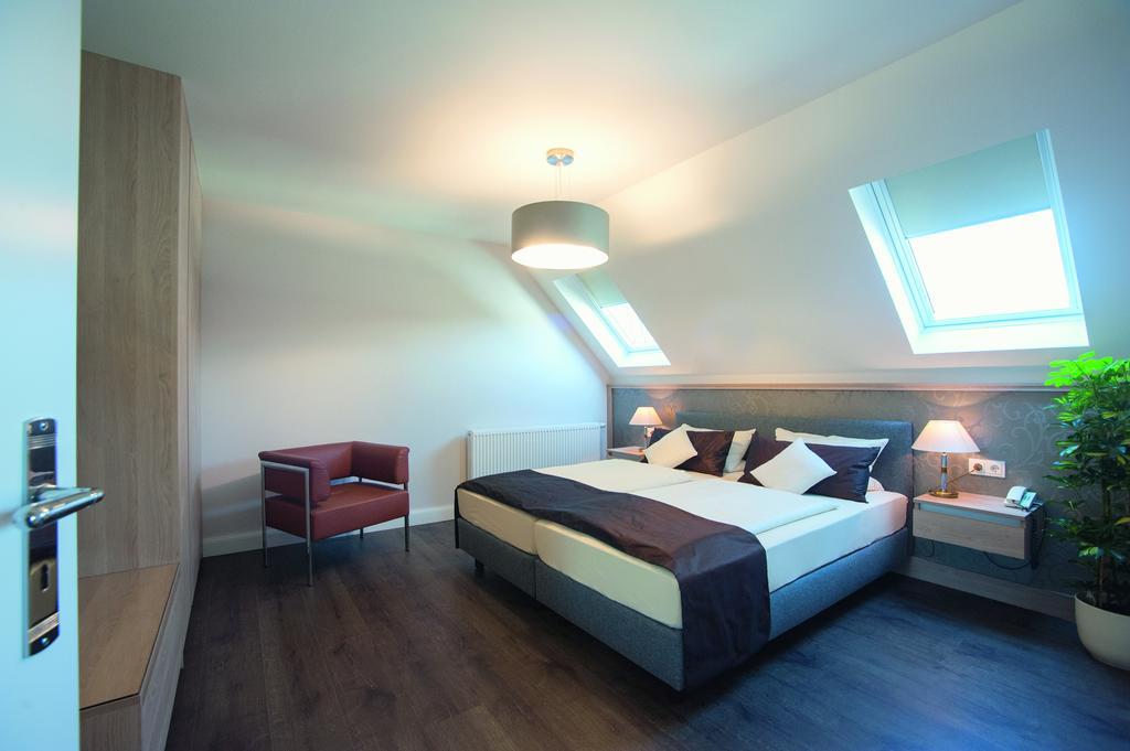 Weinhotel St. Stephanus Целтинген-Рахтиг Екстериор снимка