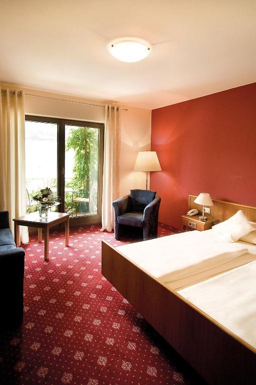 Weinhotel St. Stephanus Целтинген-Рахтиг Стая снимка